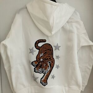 Ladies never worn lioness zip up sweatshirt. Front pockets. Draw string hood